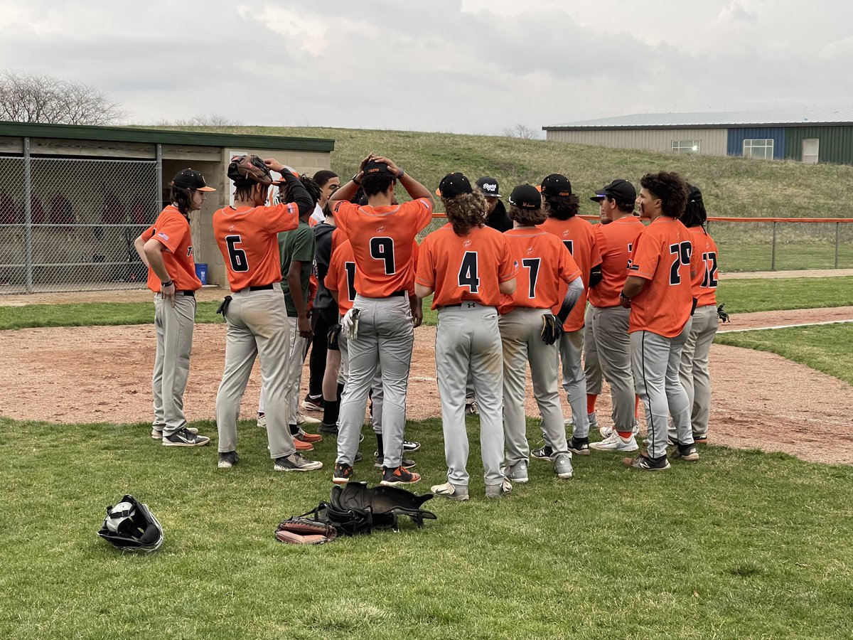 FINAL: Urbana 5, Heritage 3 This one only goes five innings due to darkness and the Tigers win their first varsity contest since 2021.