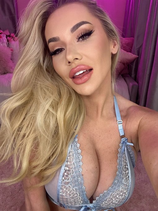 Hi 👋🏼 like my new lingerie? 🩵 https://t.co/NkZfDyNmZN