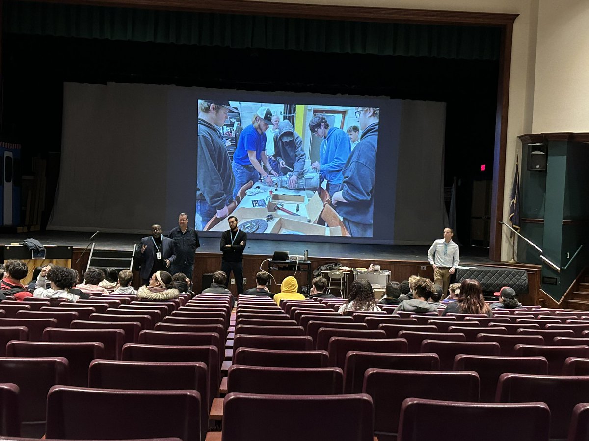 Let’s go Dover. New courses. New experiences. Local learning!  #winnerscircle <a href="/ValdezDHS/">Monika Valdez</a> <a href="/vbrunow31/">Valerie Brunow</a>