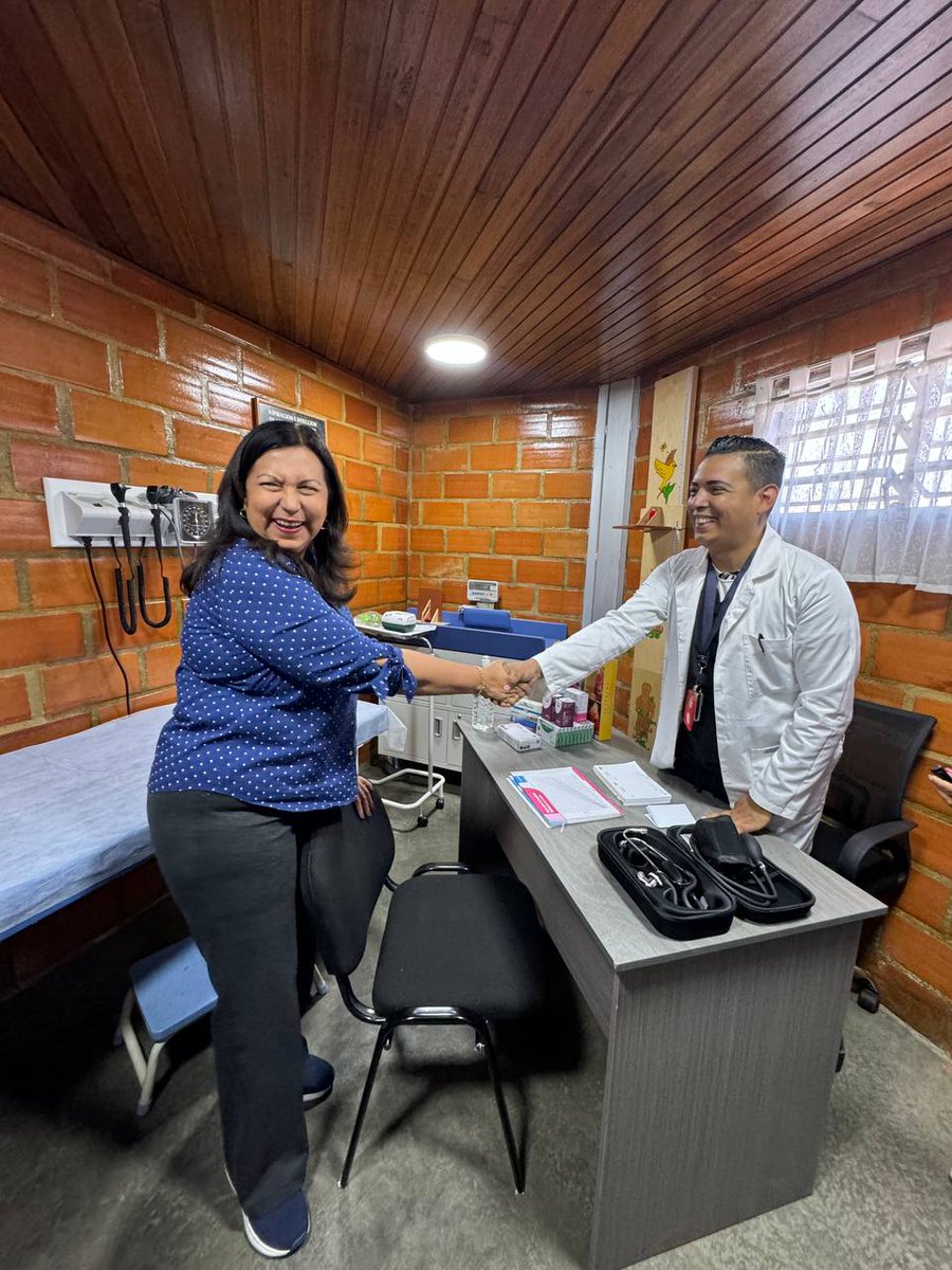 gestionperfecta's tweet photo. Por instrucciones de nuestro Presidente @NicolasMaduro, seguimos en las comunidades, y este #14Mar reinauguramos el consultorio popular Semillero, en San José, dotado y rehabilitado, como parte de la Gran Misión Igualdad, Justicia y Paz Hugo Chávez.

#AvanzandoPorVenezuela https://t.co/H74nJkpnm6