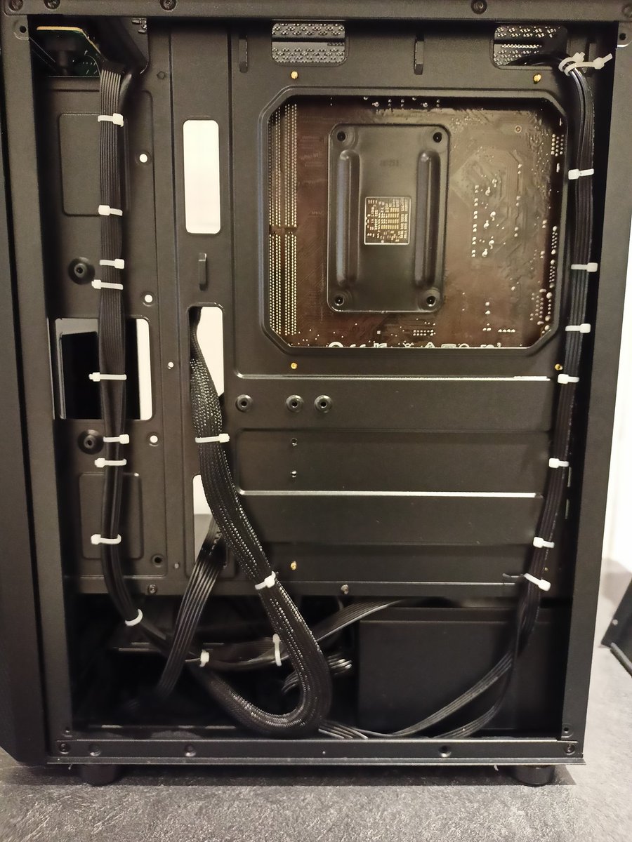 ✅ MONTAGE PC SUR MESURE

🖥️ CONFIGURATION :

🛠️ PROCESSEUR : RYZEN 5 3500
🛠️ CARTE MERE : MSI B450M A PRO MAX
🛠️ RAM : CRUCIAL BALLISTIX 16GB 3200MHZ CAS 16
🛠️ CARTE GRAPHIQUE : GIGABYTE GTX 1660 6GB
🛠️ SSD NVME : 1TB CRUCIAL P2
🛠️ ALIMENTATION : SEASONIC 550WATTS 80+ GOLD
🛠️