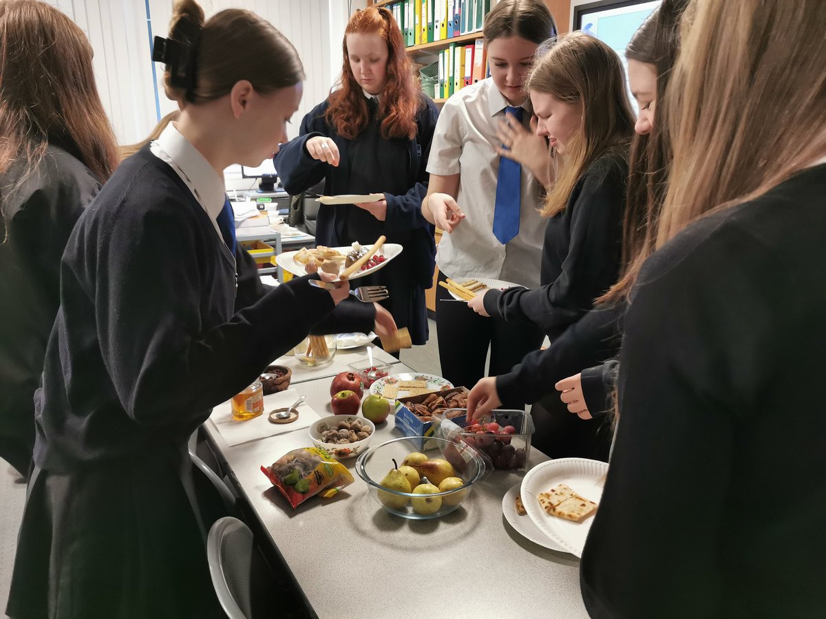 SubjectsSocial's tweet photo. It was more munchin' March than mad March for our S4 #Classics this week. After learning about Greek Symposia, we tried some foods that might have been on the ancient Athenian menu. Nom nom nom - it was (mostly) a tasty thumbs up! @dunoongs @classicsforall https://t.co/UXwunTjKkO