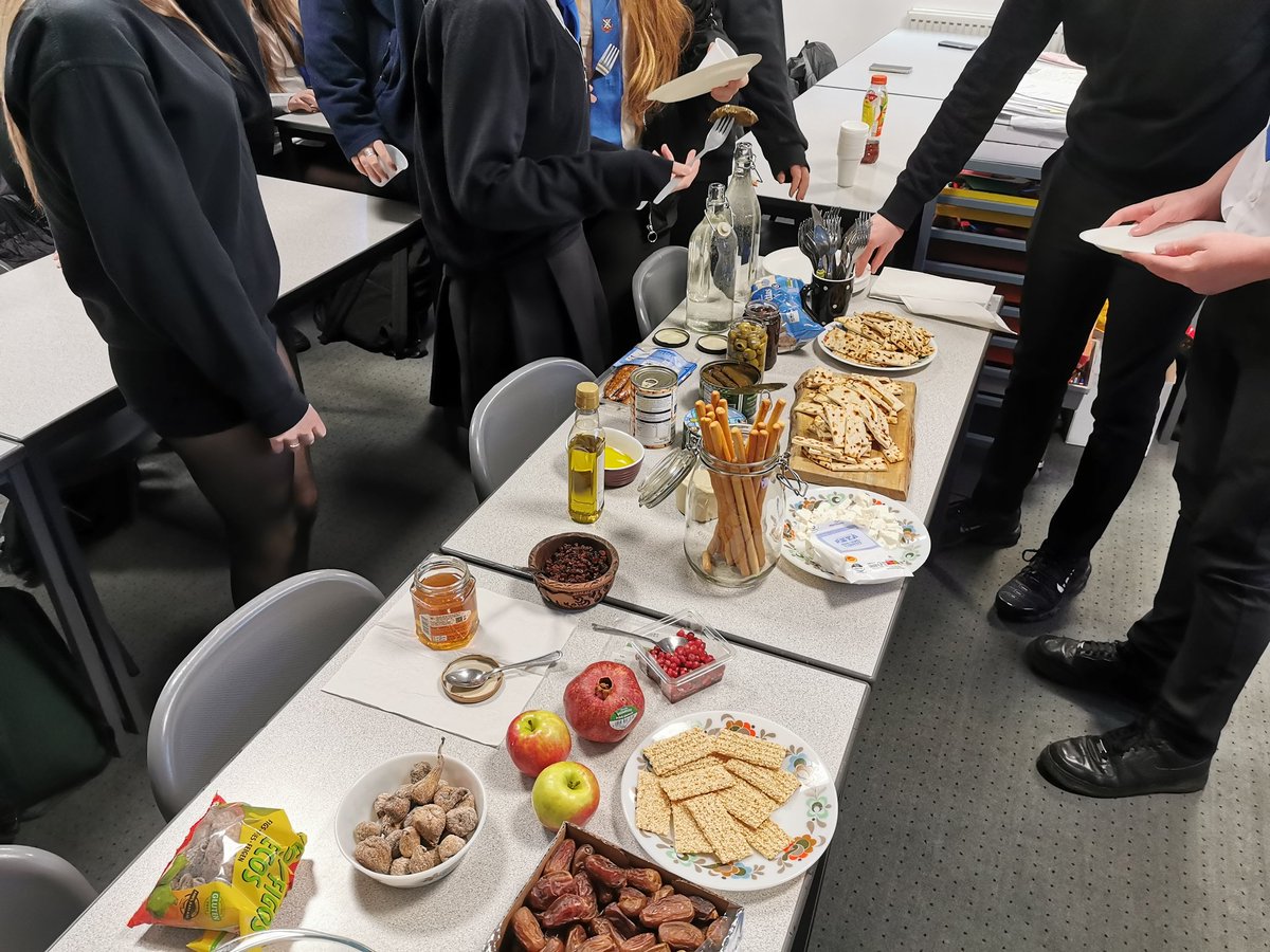 SubjectsSocial's tweet photo. It was more munchin' March than mad March for our S4 #Classics this week. After learning about Greek Symposia, we tried some foods that might have been on the ancient Athenian menu. Nom nom nom - it was (mostly) a tasty thumbs up! @dunoongs @classicsforall https://t.co/UXwunTjKkO