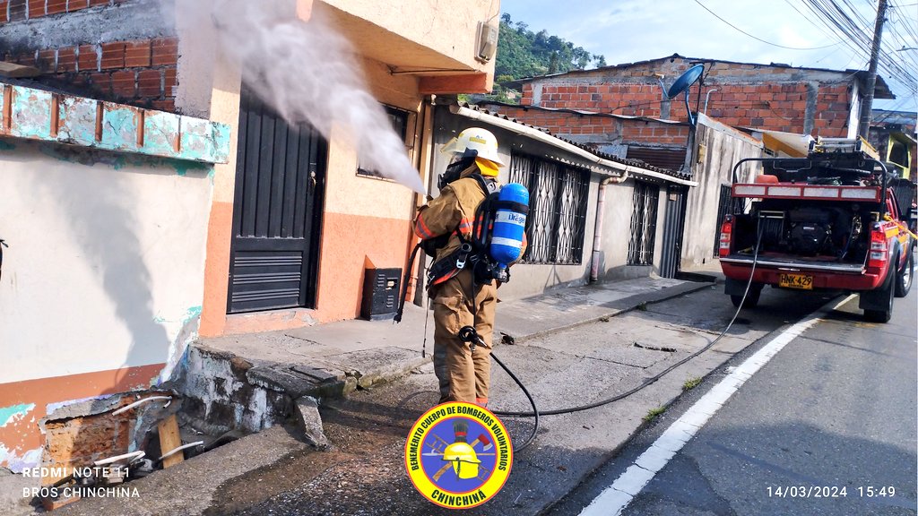 BrosVChinchina's tweet photo. #Hoy con 1 vehículo de intervención rápida y 1 Ambulancia. Se atiende incidente #Matpel en ruptura de tubería de Gas Natural sobre la Clle 8 Crra 14, evento controlado rapidamente con cierre de poli válvulas y dejado a cargo de personal @efigas_oficial @DNBomberosCol @CITELDNBC https://t.co/d8ArjjNYxI