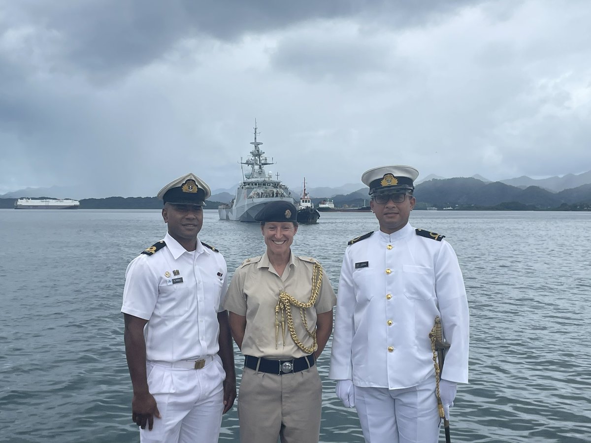 Glad to welcome 🇬🇧<a href="/hms_tamar/">HMS Tamar</a> back to 🌴 beautiful 🇫🇯 Fiji! Great to watch her come in with <a href="/RFMF_Defence/">Republic of Fiji Military Forces</a> Republic of Fiji Navy Officers of Guard including SLT Lorima Toga who trained at Dartmouth in 2017.