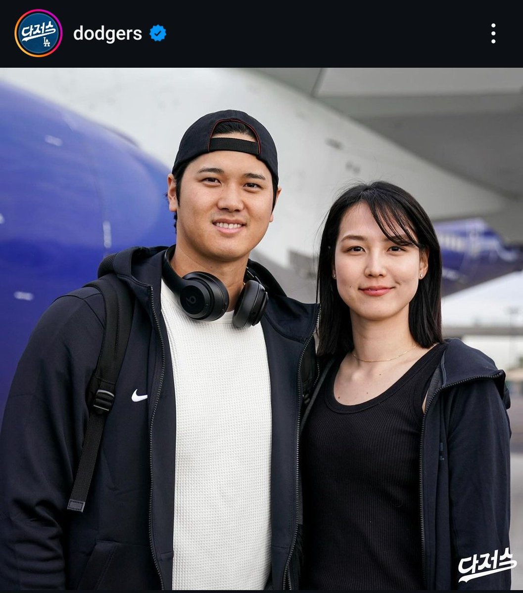 Musiikhan786's tweet photo. ドジャースの大谷翔平くん、結婚会見では誰なのかに触れなかったものの、普通にSNSへのアップで奥さん公開してくるの、さすがすぎる！ 日本のマスコミに積極的に話す気はないけど、隠す気もなし！！ 大谷の奥さんは水原一平さんじゃなく、予想どおり元バスケ選手の田中真美子さんだったね🏀 https://t.co/vlgANChKzK