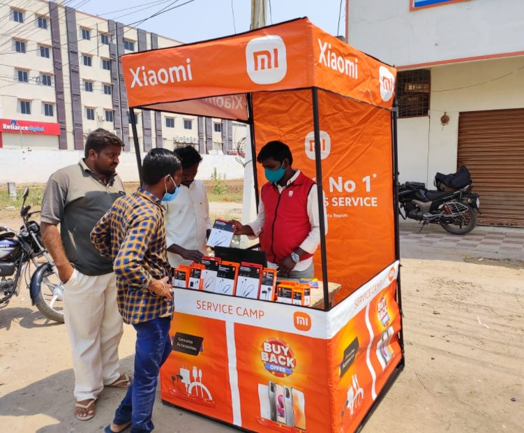 techrecevent's tweet photo. Wouldn't it be amazing if the #ServiceCenter comes to your neighborhood?

#Xiaomi have already hosted >400 #ServiceCamps
✅ Diagnosis &amp; Repair
✅ Discounts on Spares
✅ Buyback of old Phones
And much much more..

Visit the camp and solve your issues.

#NoMiWithoutYou #XiaomiCares https://t.co/Asio2f6E2f