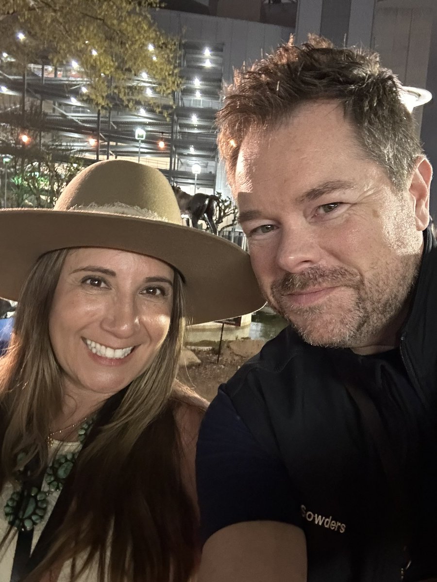 When former @JWEKaty Wranglers meet at the <a href="/RODEOHOUSTON/">RODEOHOUSTON</a>!  <a href="/MrSowders/">Mr. Sowders</a> <a href="/Angel_Bateman/">Angel Bateman</a> <a href="/OLE_Leopards/">Leonard Elementary</a> <a href="/CincoRanchJH/">Cinco Ranch Junior High</a>