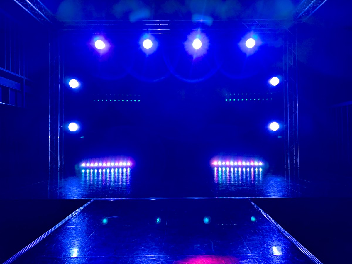 studiolecours's tweet photo. 【6月までの予約受付中🥳】

ライブがあるとライブ風撮影などしたくなりませんか…！？
スタジオルクールは6月までの予約を受付中です✨
キラキラアイドルやバンド風の撮影をお楽しみいただけます！！
プロジェクター（有料オプション）を使用しての映像鑑賞会も可能！

是非ご検討ください〜🥰 https://t.co/VPeR1cUyux