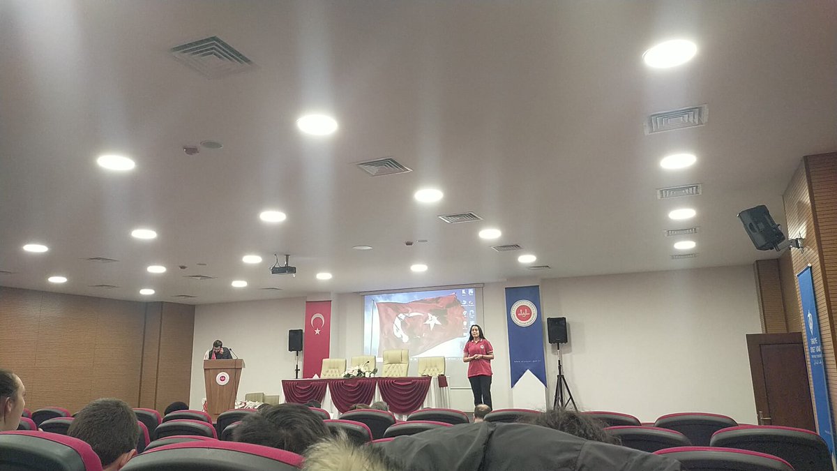 Diyanet İşleri Başkanlığınca ülke genelinde ortaokul öğrencileri arasında düzenlenen  "İstiklal Şairi Akif" temalı şiir okuma yarışmasında Mehmet Akif Ersoy Ortaokulu öğrencileri Aybüke Nilgin Ateş İl birincisi, Şeyma Güler ise il üçüncüsü oldular.