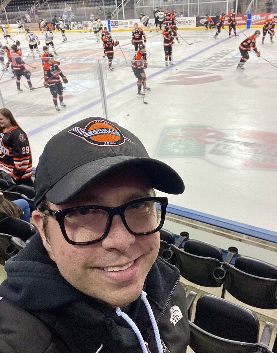 There are no better people than Omaha Lancers people. 🧡🖤🧡🖤. Been a fan since I lived in the neighborhood across the street! Aksarben baby! #omahalancers #omahahockey #aksarben #homaha #tweettheheat