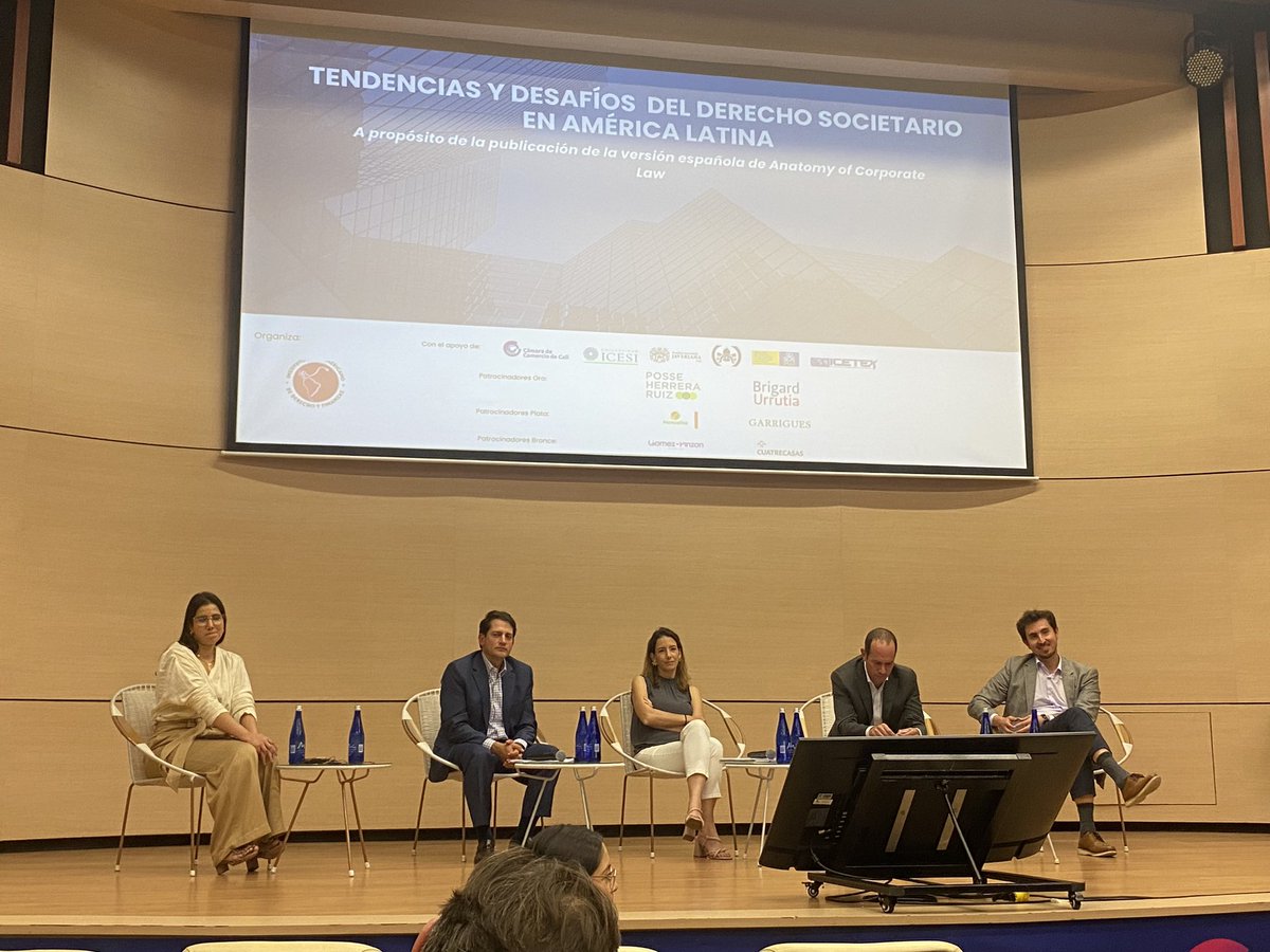 JulianneGi's tweet photo. Culminamos un evento de otro nivel: Tendencias y Desafíos del Derecho Societario en América Latina desde la @camaracali donde participamos como co-organizadores @icesi gracias a todos nuestros patrocinadores y al @ICETEX por su apoyo! https://t.co/rZLCDxyVwO