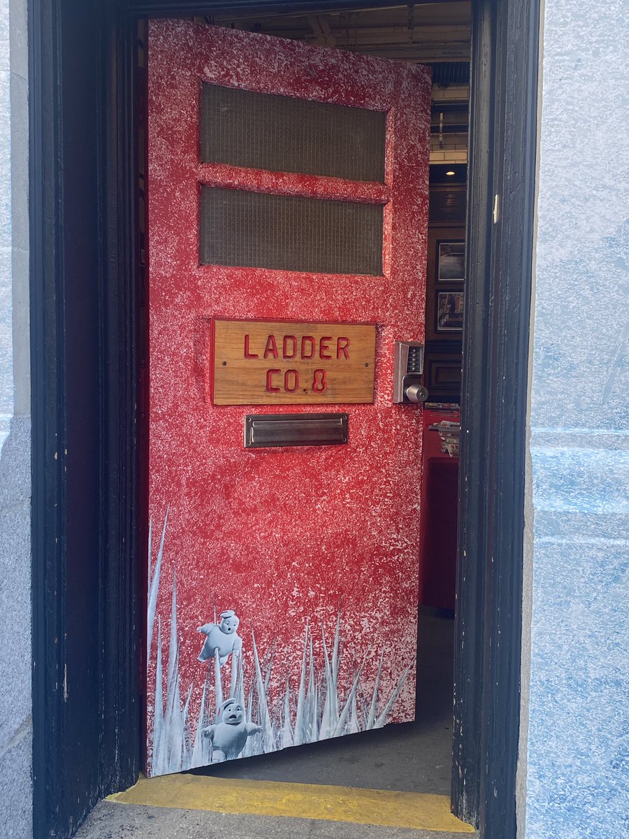 MattColeman123's tweet image. 👻 👨‍🚒 The iconic @FDNY #Ladder8 was rockin’ today with @GBFrozenEmpire excitement. @Z100 was on hand &amp;amp; @NYCgov’s Bravest were on call ready to respond to any emergency.

Missed you, Bros. @erniehudsonjr, @DaveArip &amp;amp; @DavidOumpeace.