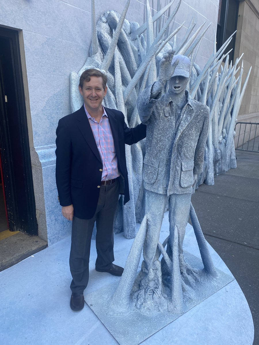 MattColeman123's tweet image. 👻 👨‍🚒 The iconic @FDNY #Ladder8 was rockin’ today with @GBFrozenEmpire excitement. @Z100 was on hand &amp;amp; @NYCgov’s Bravest were on call ready to respond to any emergency.

Missed you, Bros. @erniehudsonjr, @DaveArip &amp;amp; @DavidOumpeace.