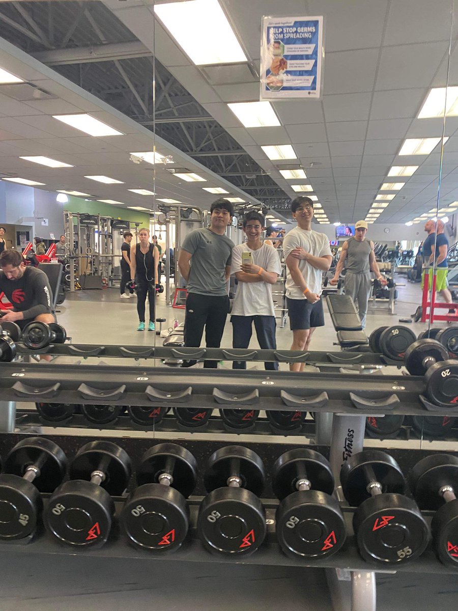 imsnoyipee's tweet photo. no shot i met the actor for aang at my gym lmaooo https://t.co/a5BYFCy7Qg