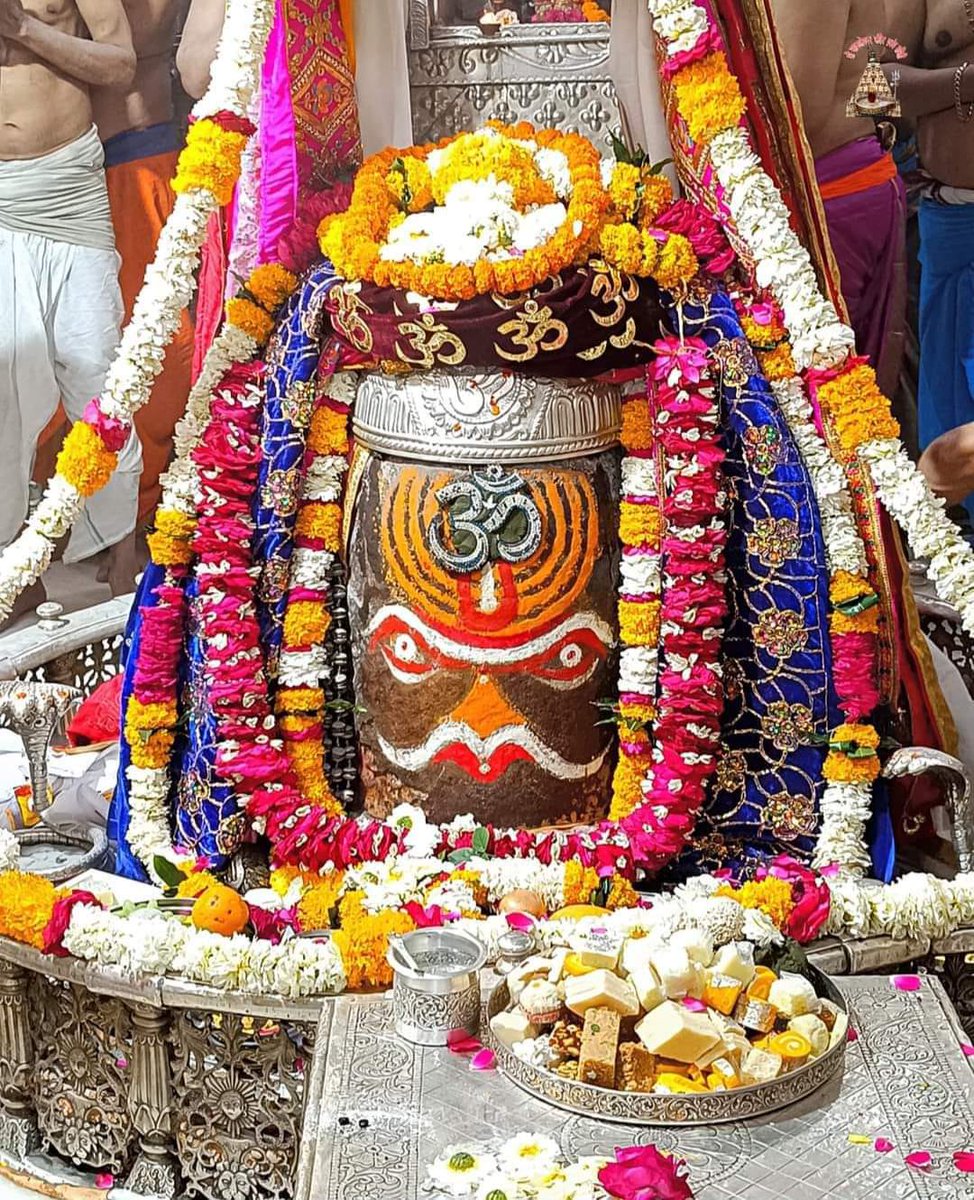 DrMohanYadav51's tweet photo. *🙏🌹जय श्री #महाकाल 🌹🙏*
*श्री महाकालेश्वर ज्योतिर्लिंग का आज का भस्म आरती श्रृंगार दर्शन*
*🔱 (शुक्रवार) 15 मार्च 2024🔱* https://t.co/KVPnL9WdXa