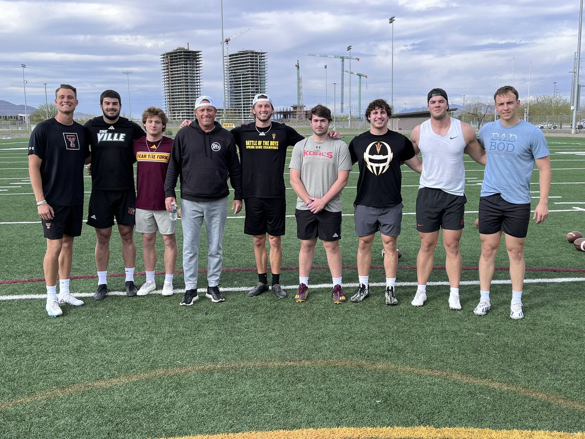 LS and punt work tonight with these guys…Lt to Rt @aust_31 @Carters2023P @CarstonKieffer @raceprescott @tylerwiggleswo2 @cole_marszalek @ParkerLewi @brody_v_richter #NFL #Big10 #Big12