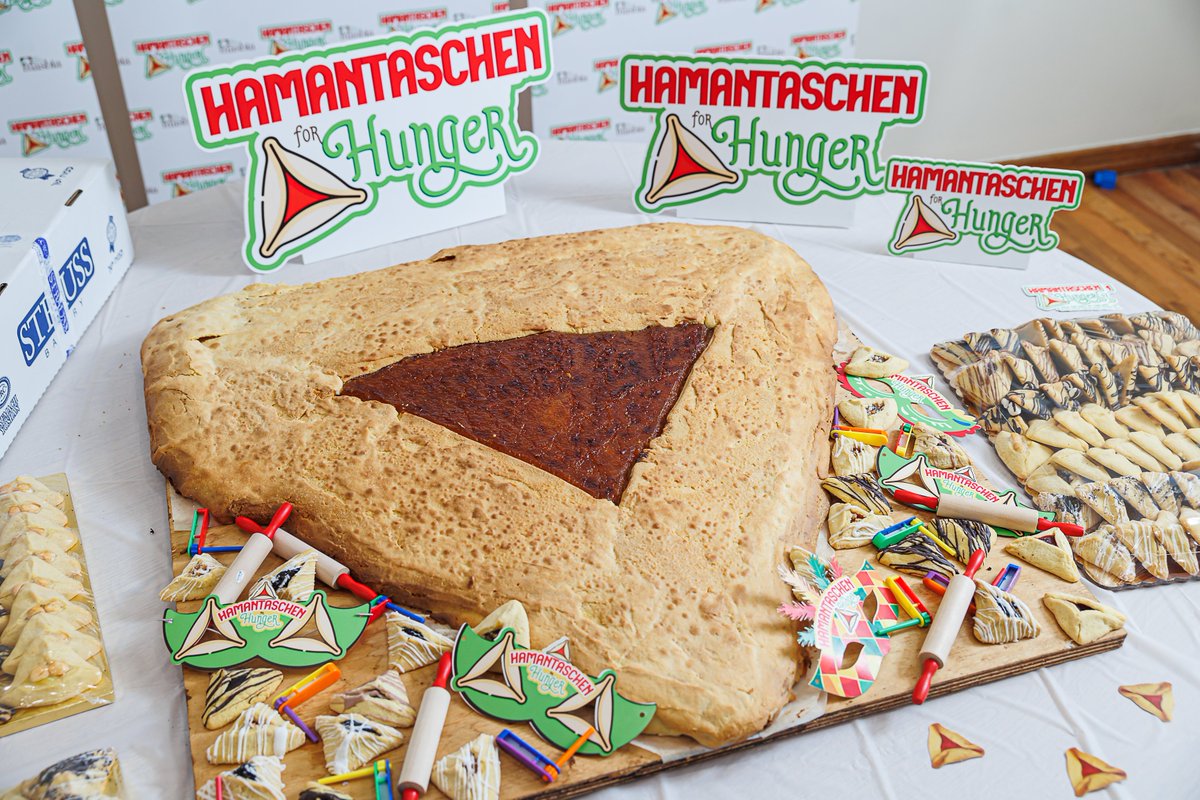 📰 <a href="/JLinkExpanded/">The Jewish Link</a>: 
A Fifty-Pound Hamantash at #Masbia’s Annual Chop ‘n Pack Event
👇👇👇
jewishlink.news/a-fifty-pound-…
#HamantaschenForHunger #MasbiaH4H cc <a href="/jacklanger/">Yaakov Langer</a> <a href="/_moshedavis/">Moshe Davis</a>