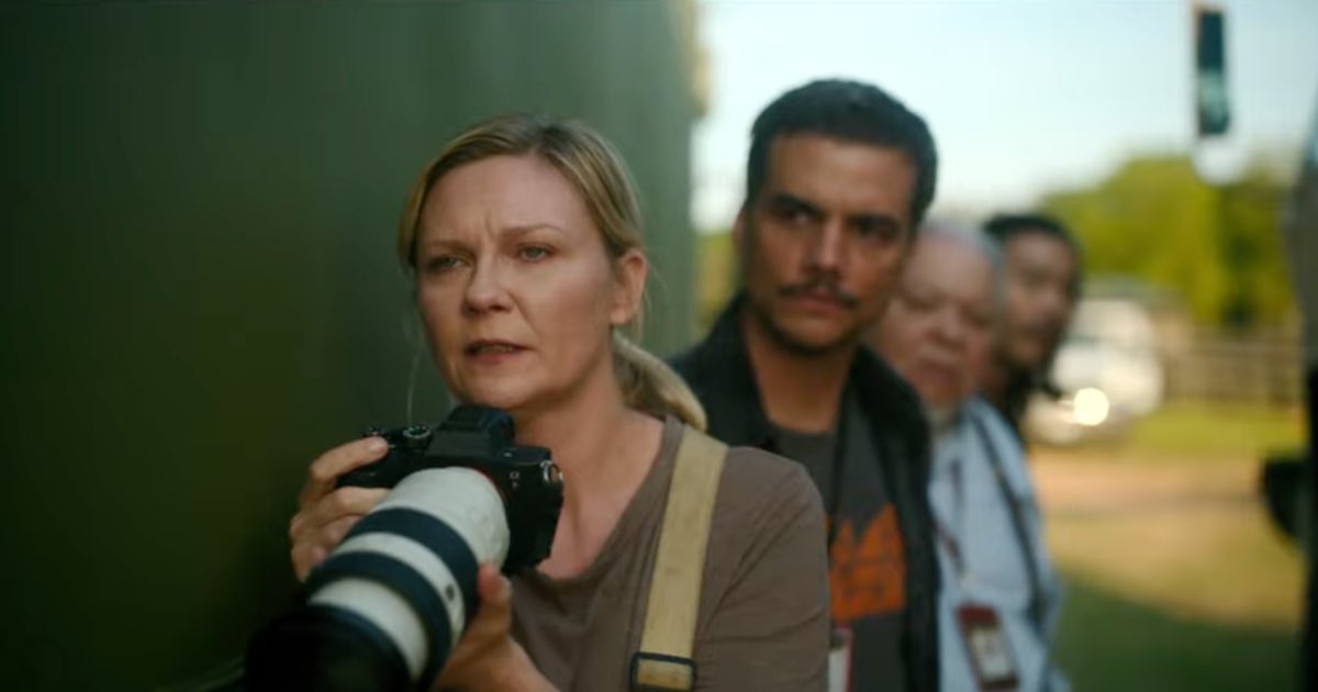 HoleAndOates's tweet image. Alex Garland’s #CIVILWAR is a masterpiece. Feels like a cross between a civil war movie and an A24 movie. Kirsten Dunst equally channels Tara Reid and Faye Dunaway and is unbelievable. Will never look at people the same way again. Offerman’s Oscar campaign starts now 🤯 #SXSW