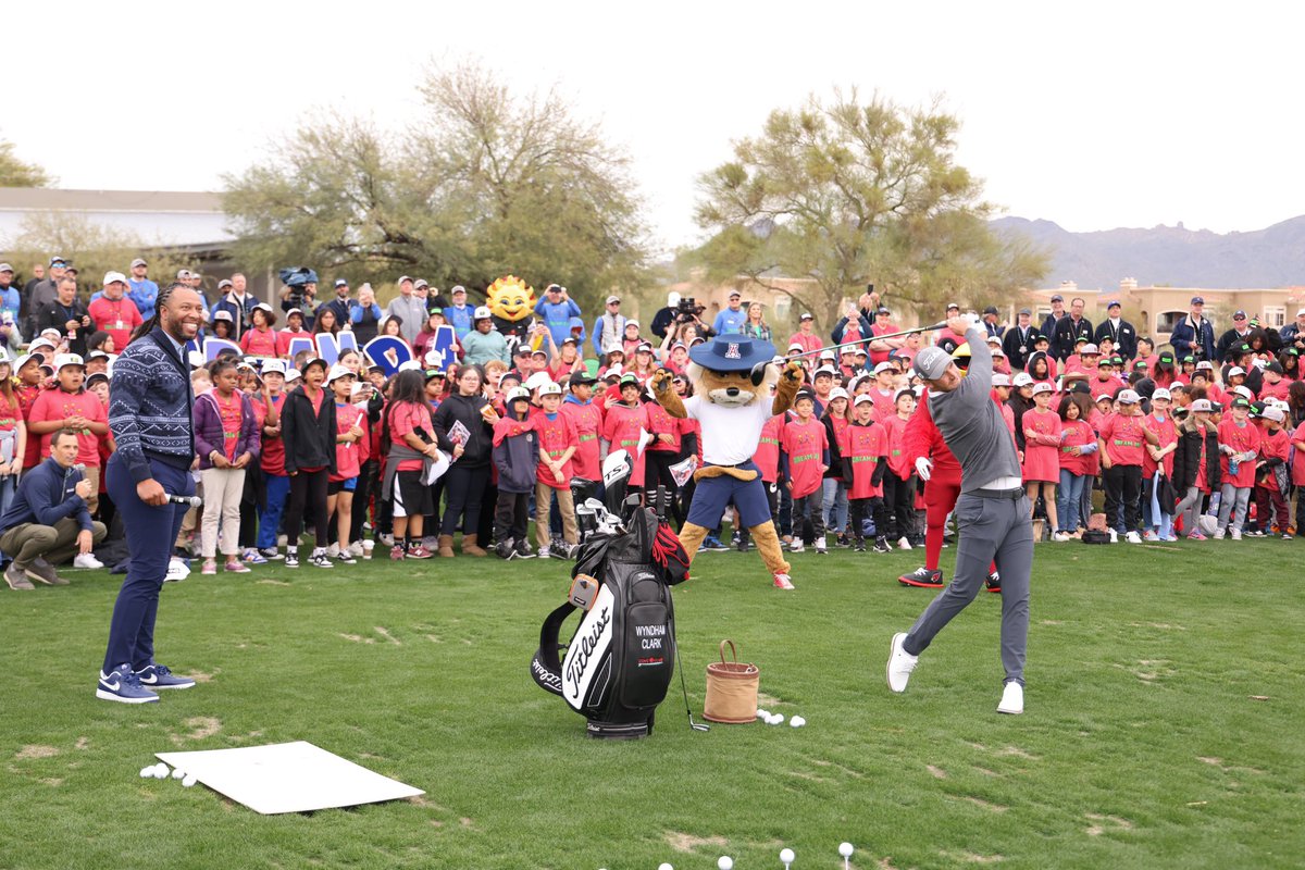 Selfie or it didn’t happen! Shoutout to Larry Fitzgerald, Zac Gallen, Wyndham Clark and Brandon Pfaadt for making the R.S. Hoyt Family Foundation Dream Day such a cool experience for the kids. Check out the snapshots here.