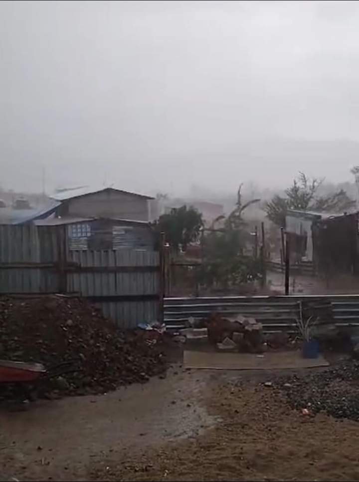 CapitalOax's tweet photo. ⛈️Lluvia intensa con granizo entre #Tlacolula y  #Lachigolo, #Oaxaca, precaución en la zona.

 #Oaxaca #Noticias https://t.co/Tf16vizYVL