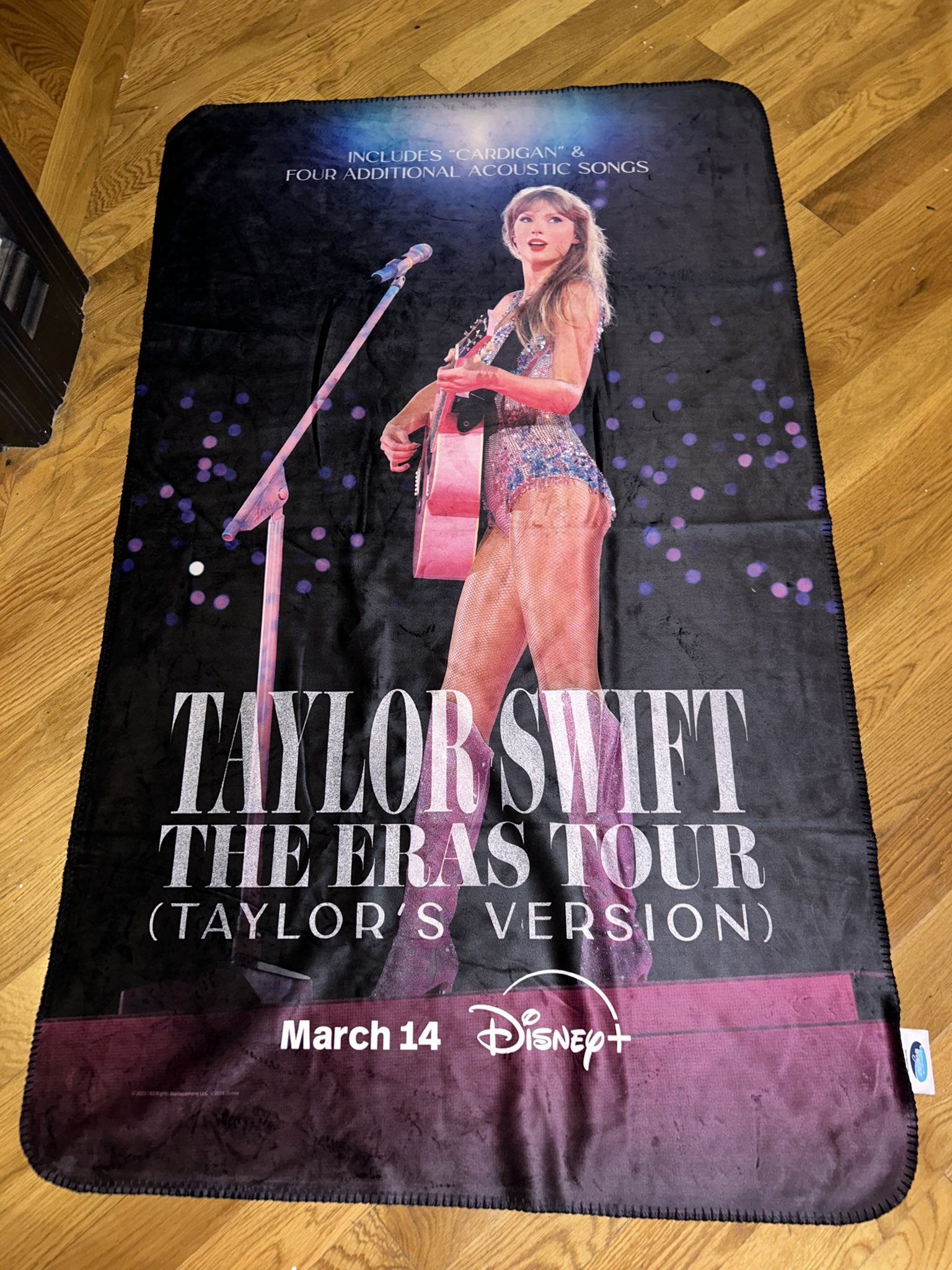 【美品】テイラースウィフトTAYLOR SWIFT ブランケット 公式 テイラー・スウィフト ジエラズツアー ブランケット