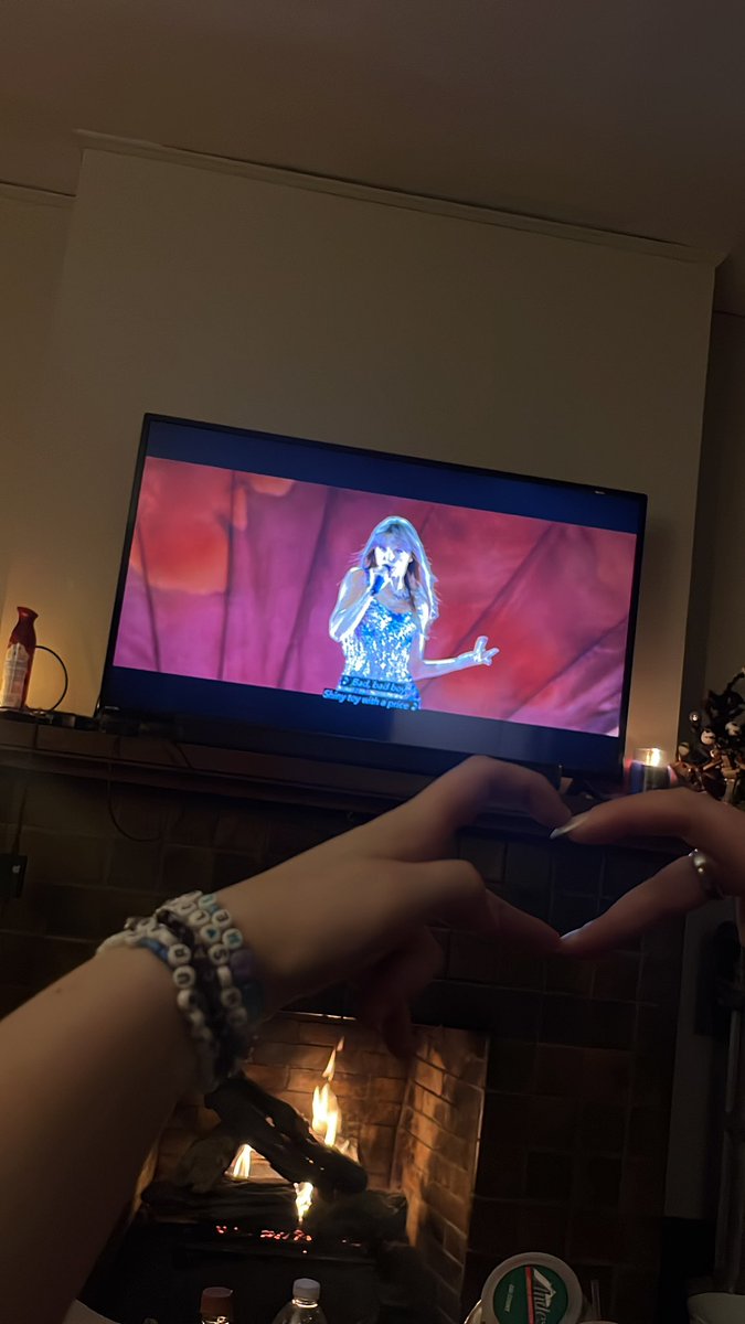 scream4rhi's tweet photo. I am SO ready for it!! Thank you for giving me moments to feel the magic. Fingers crossed to be able to experience it one day 💜✨ #tstheerastourtaylorsversion #TaylorSwift #taylornation https://t.co/CnqnnuqgM5