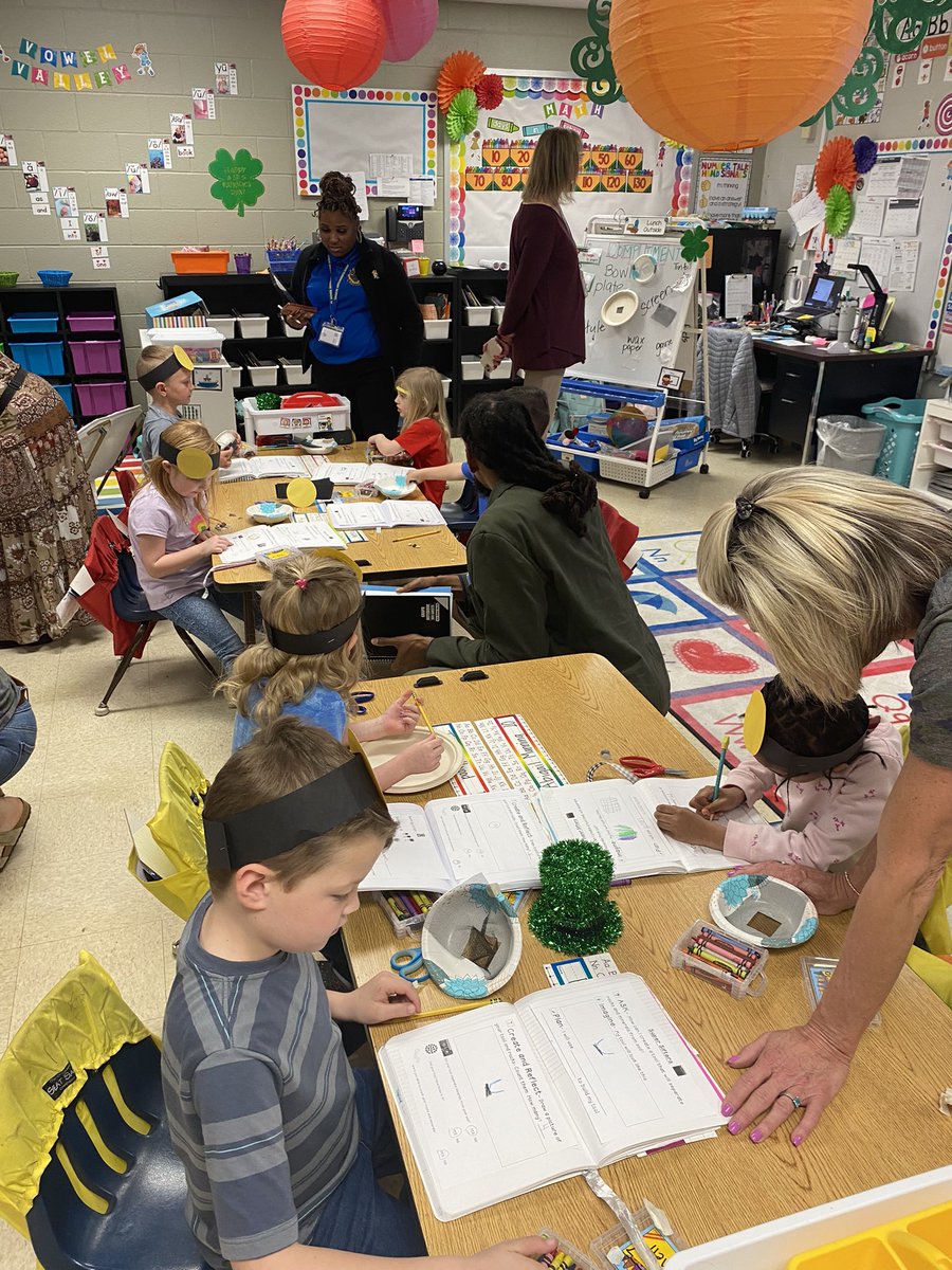 STEMcobb's tweet photo. Hydroponics, chickens, gardens, Stop Motion, Chatterpix… you name it, @FordEScobb’s got it! What a show-stopping STEAM showcase we saw today. Teachers from all over metro ATL came to gain inspiration from this @STEMcobb school. #DoingDrivesLearning @ALDCOBB1 https://t.co/5jUBpExZip