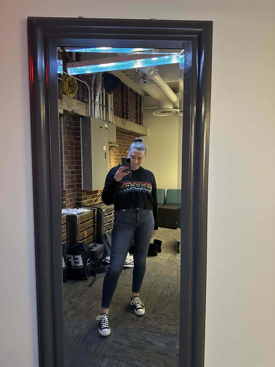 ItsXillya's tweet photo. Back again with another pre-show photo thread! This time featuring all my own clothes :) https://t.co/52Wc7OM9v0