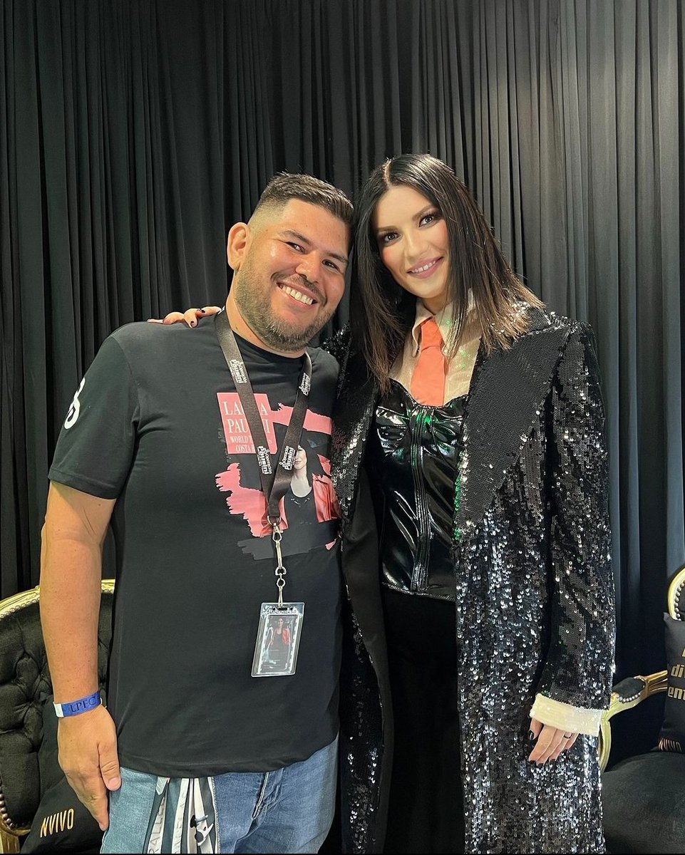 dchaves1981's tweet photo. La espera valió la pena. 30 años de que tu música es la banda sonora de mi vida. Gracias por ese abrazo tan acogedor @LauraPausini https://t.co/yMnoBo9J72