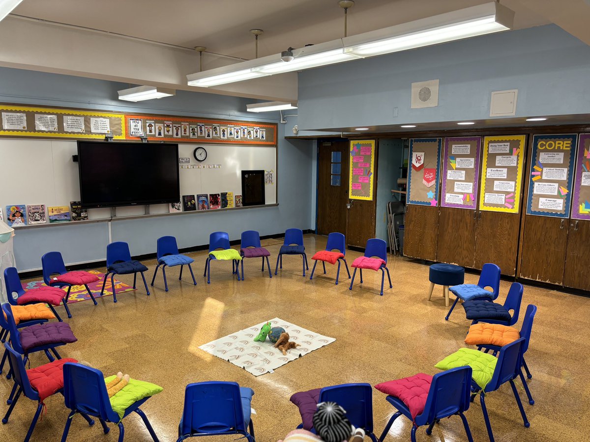 46TappanLibrary's tweet image. The Tappan Oasis Room 202. A safe space for our students to share “How They Feel?”  #ArthurTappanReads #RobinHoodLibrary #restorativepractices @psms46Harlem @LMitchellPSMS46 @APWardlow @DrHazell20 @SeanLDavenport @District5NYC @nypl @nycsla @DeCostaDawn