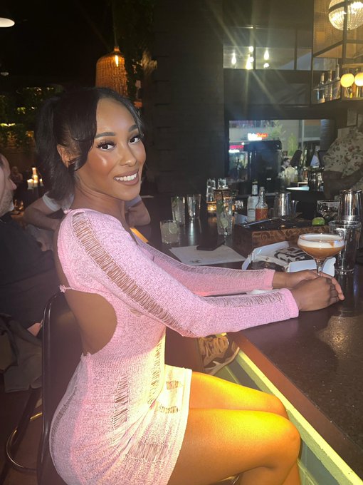 POV: at the bar before you take me home to use all my holes 😍😻 https://t.co/PffnEOBScl