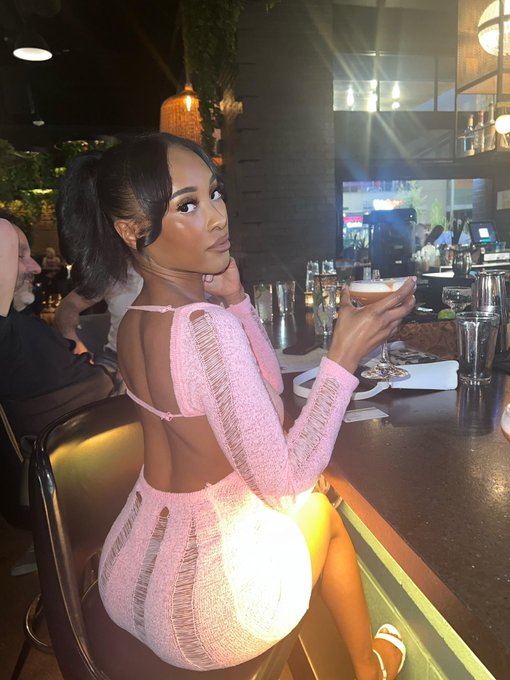 POV: at the bar before you take me home to use all my holes 😍😻 https://t.co/PffnEOBScl