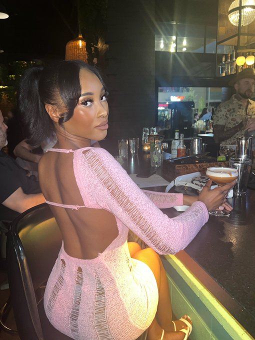 POV: at the bar before you take me home to use all my holes 😍😻 https://t.co/PffnEOBScl