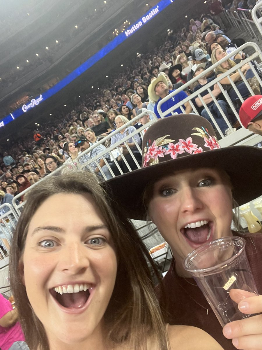LettCaroline's tweet photo. #RODEOHOUSTON https://t.co/2tgAhYy9G5