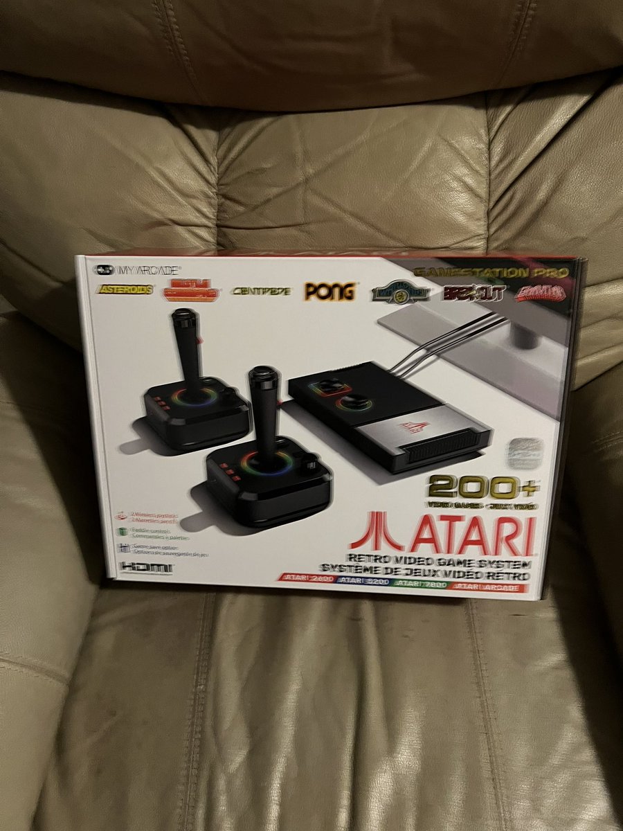 I bought this Retro Atari back before Christmas to add to @GameStop Q4 numbers I never opened it before- here’s my unboxing. Because I hadn’t moved into my new apartment so I decided I’d put my feet up and play some Games
1of5