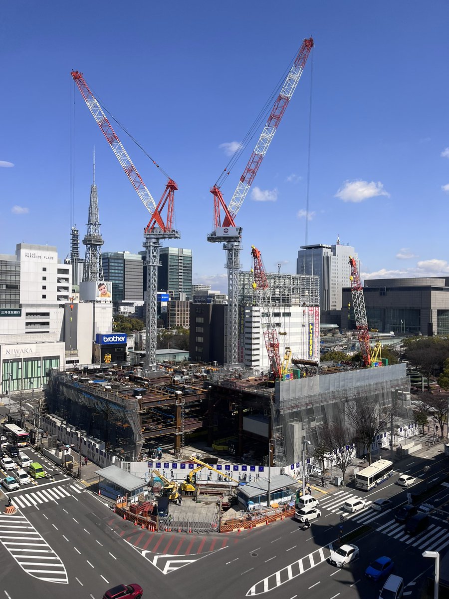 Emdim7_'s tweet photo. 鉄骨建て方が進む栄広場
敷地が狭いため骨組みの上に作業構台を作っている https://t.co/pGMM6EkLru