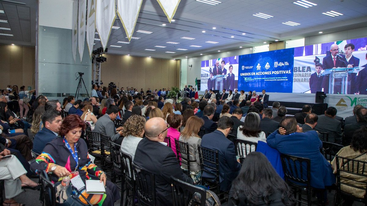 CONCANACO's tweet photo. Octavio de la Torre, Presidente de Confederación de Cámaras Empresariales (CONCANACO SERVYTUR) reconoció la labor de la Confederación respecto a la promoción y fomento de estrategias competitivas para los negocios, y la defensa y promoción de los intereses legítimos del sector Comercio, Servicios y Turismo. De igual manera seguirá trabajando para mantener a la Confederación como líder de los organismos cúpula de la iniciativa privada participando activamente en beneficio de las Cámaras pertenecientes.
#UnidosContigoEnAccionesPositivas 
#TomaDeProtesta
#Aguascalientes