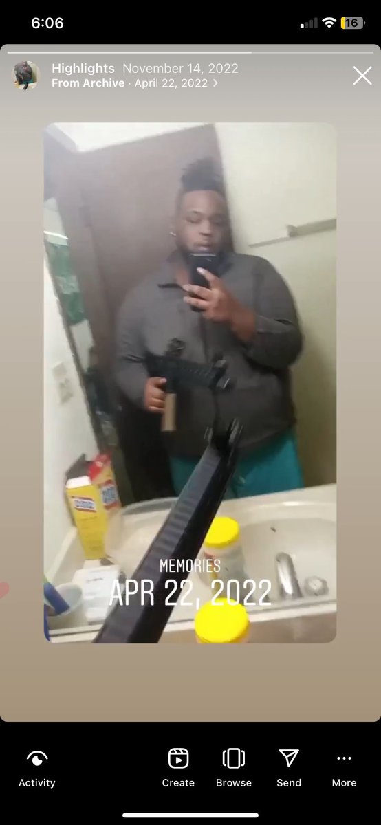 drainzzy's tweet photo. Y’all ever seen such a feminine woman hold a gun like this and take a bathroom mirror pic? 😭😭😭 https://t.co/ERfxgByHZ3
