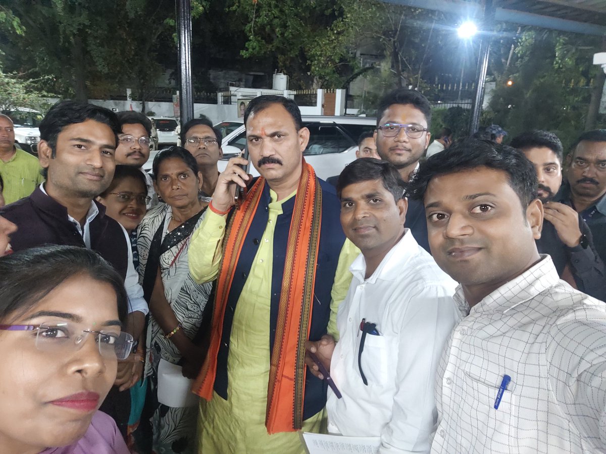 Suresh Patel (@sureshp05249600) on Twitter photo माननीय स्वास्थ्य मंत्री महोदय <a href="/ShyamBihariBjp/">ShyamBihari Jaiswal</a> को स्वास्थ्यकर्मियों के हड़ताल अवधि का वेतन आहरण करने पर बहुत बहुत आभार । डीएमई का वेतन आहरण हमारे सरल सहज और त्वरित एक्शन लेने वाले मंत्री जी जल्द करेंगे इसी आशा के साथ आभार । माननीय स्वास्थ्य मंत्री महोदय <a href="/ShyamBihariBjp/">ShyamBihari Jaiswal</a> को स्वास्थ्यकर्मियों के हड़ताल अवधि का वेतन आहरण करने पर बहुत बहुत आभार । डीएमई का वेतन आहरण हमारे सरल सहज और त्वरित एक्शन लेने वाले मंत्री जी जल्द करेंगे इसी आशा के साथ आभार ।