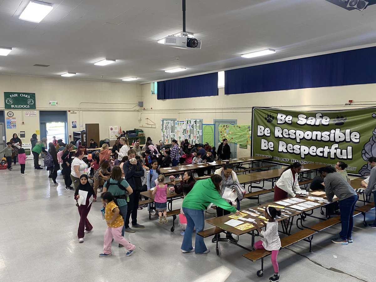 A wonderful evening diving into the world of math with our families! ✨ #FamilyLearning #MathFun"