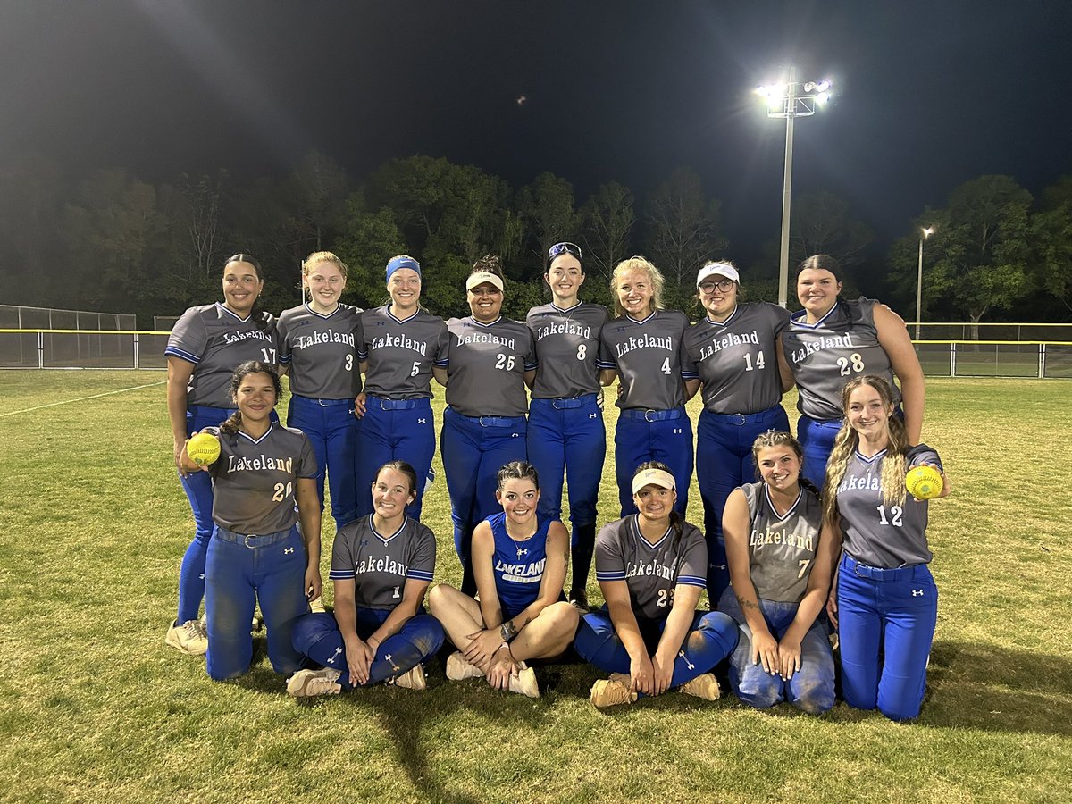 Our record doesn’t show even a fraction of the heart and fight this team has. SO proud of these girls for battling in a TON of close games this week! Back to Ohio tomorrow! #GoLakers 🥎🌴🌊
