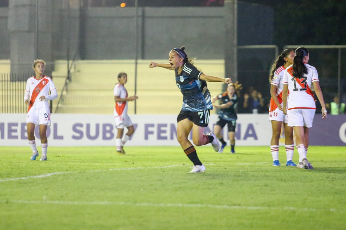 La Selección Nacional Sub 17 🇵🇪cayó por 4-0 ante Argentina 🇦🇷 en su debut del Sudamericano en Paraguay 🇵🇾. 

El próximo duelo será el sábado 16 frente a Brasil a las 4:00 p.m. 

📷 CONMEBOL 

#LaBicolor #Perú #Sudamericano #Sub17Fem #FutbolParaTodas