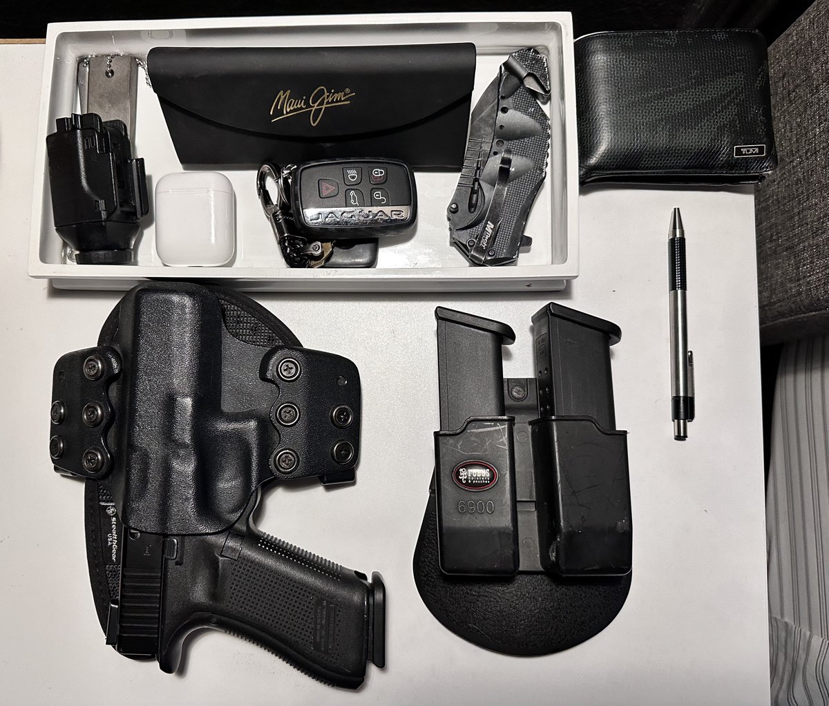 I was giving my wife a bit of crap for all the stuff she carries in her purse.  Then I realized, I’m not much better.  This is my EDC.  #samebutdifferent