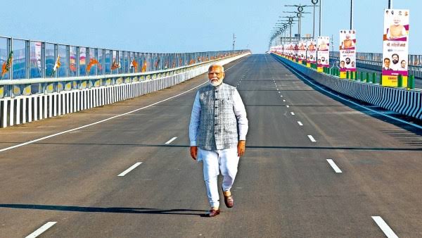 deepaksankar91's tweet photo. In #AtalSetu #Bikes,#Autos,#Tractors etc are not allowed.
#Cars monthly pass 12500...pz take a look from below....
I think #Govt is only for #EliteClass,not for #MiddleClass...
Is is fair to say #SabkaSath, #SabkaBikash, #SabkaBiswas... https://t.co/LazdF8UUrS