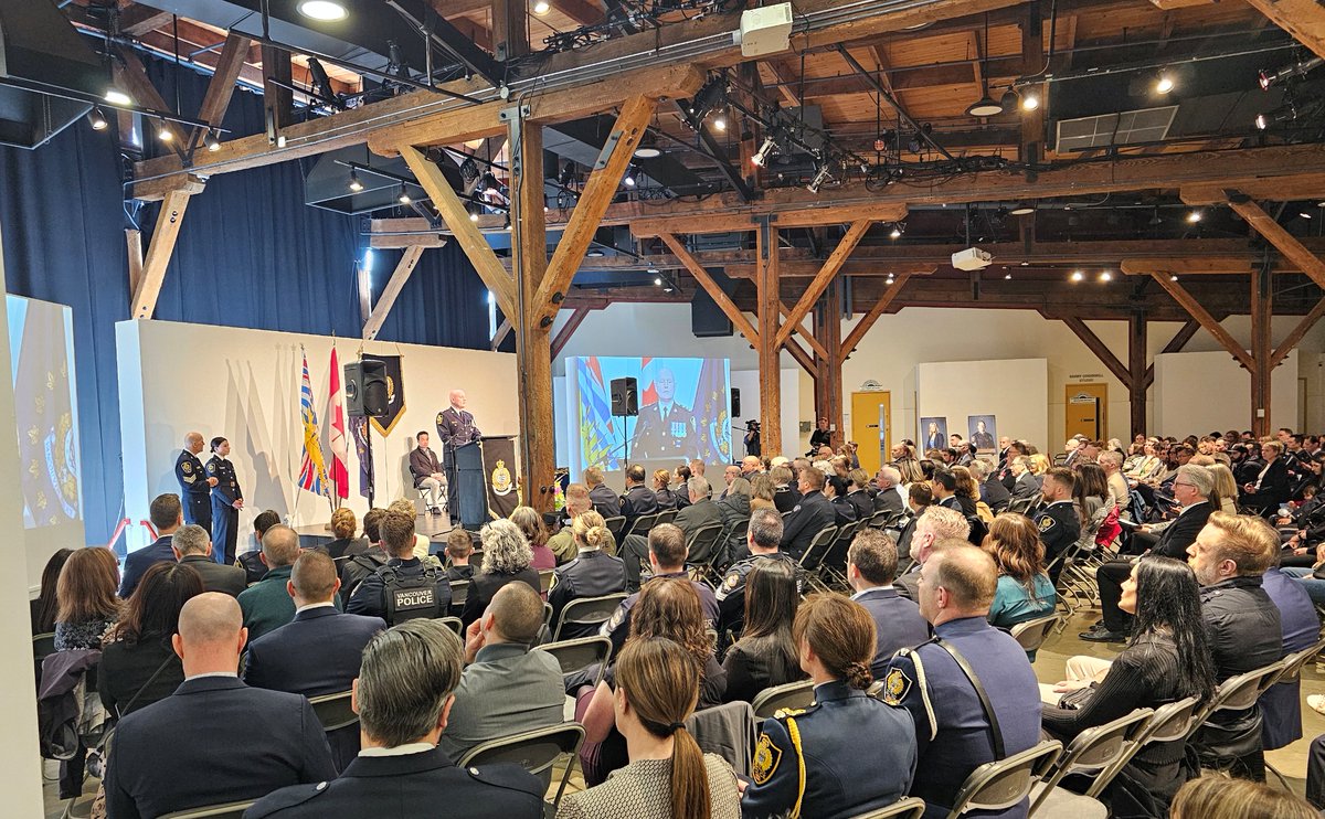 Proud to recognize & honour many #VPD officers, civilian professionals & community members at today's @VancouverPD #CommendationCeremony 

@RoundhouseCC #BeyondTheCall @CityofVancouver @KenSimCity @VanPoliceFnd @VanPoliceBoard #ProudChief #VancouversFinest