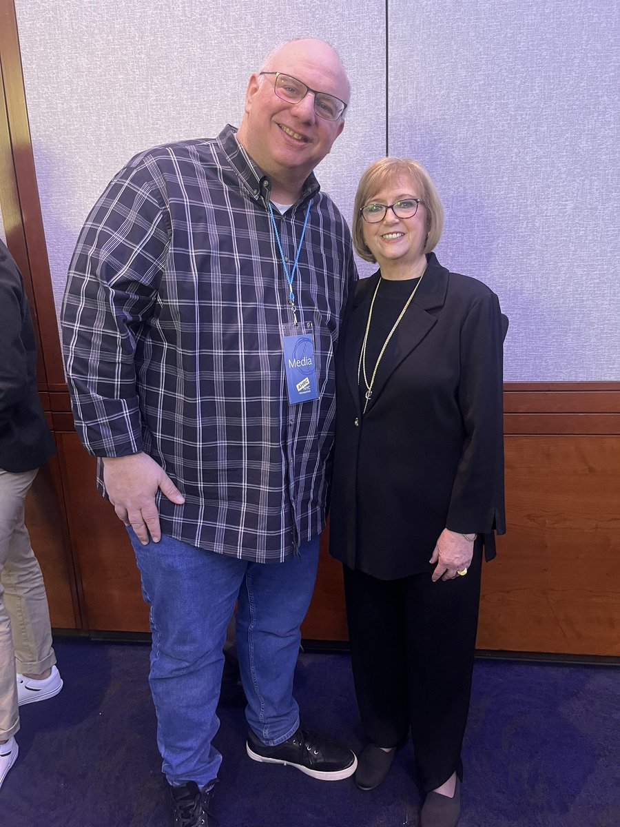 It was an honor to see Diana Munson, the widow of Thurman Munson, at the <a href="/AHRCNYCFDN/">AHRC NYC Foundation</a> Thurman Munson Awards tonight at Chelsea Piers.  We are in agreement...it's time to put "The Captain" in the <a href="/baseballhall/">National Baseball Hall of Fame and Museum ⚾</a>! #RepBx