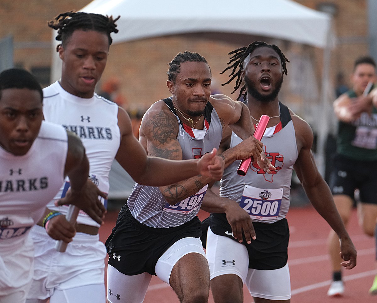 Track and field leaders (3/12)  

Boys 4x200 relay 🫴🫳🏃

-Duncanville, 1:24.66
-McKinney North, 1:25.96 
-Red Oak, 1:26.45

Full leaderboard: dallasnews.com/high-school-sp…