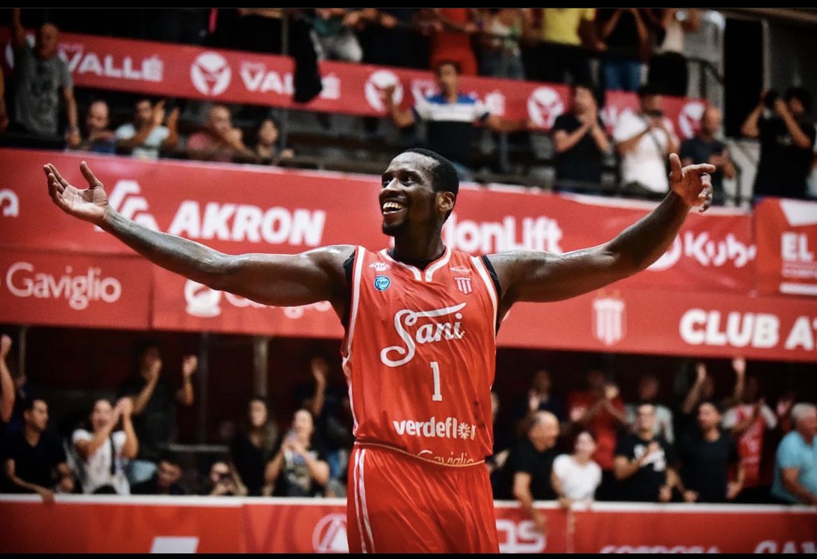Choops15's tweet photo. If It wasn’t for that loss I took , I wouldn’t know how much I can handle, but every lost is always meant for an epic come back and here iam … cheers to the record of 18 games straight but we not done it’s time to turn it up a bit for what’s to come next VAMOSSSSS 🦍🍀❤️🖤🦅 https://t.co/2eC31dhbL7