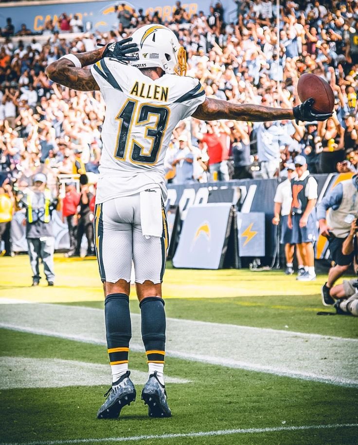 NFLRT's tweet photo. Keenan Allen’s 11 seasons with the Chargers:

904 receptions
 
10,530 receiving yards

60 Touchdowns

6 Pro Bowls

2017 NFL Comeback Player Of The Year 🙌 https://t.co/isxqHJI457
